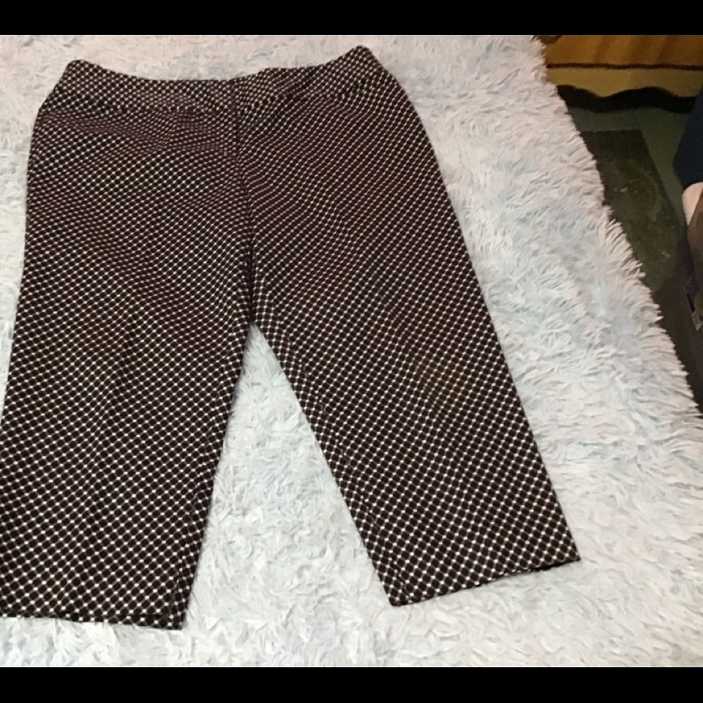 Worthington, black and white checkered culottes